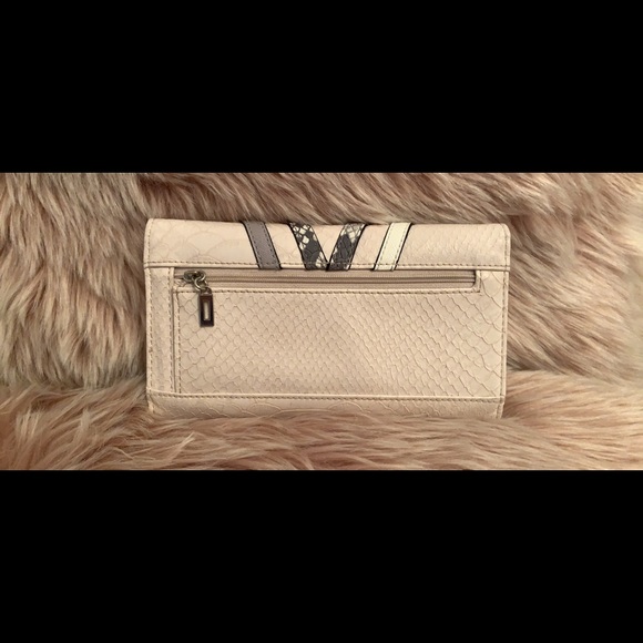 Guess Purse & wallet - Picture 7 of 8